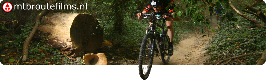 MTB sport fiets in actie met videocamera op helm